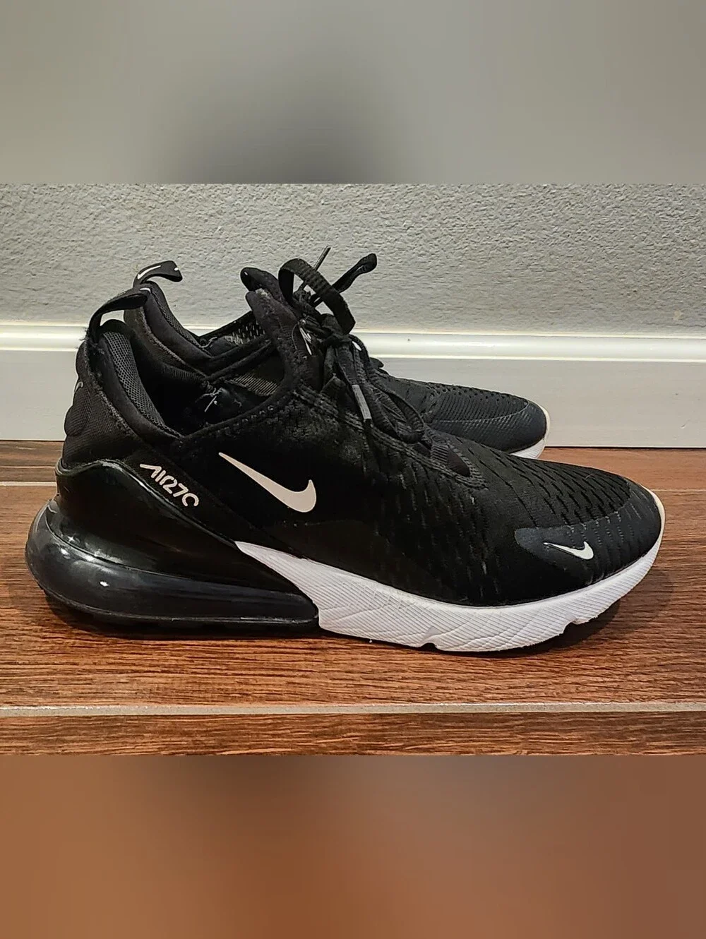 Women's Nike Air Max 270s - Black/white - Size 10